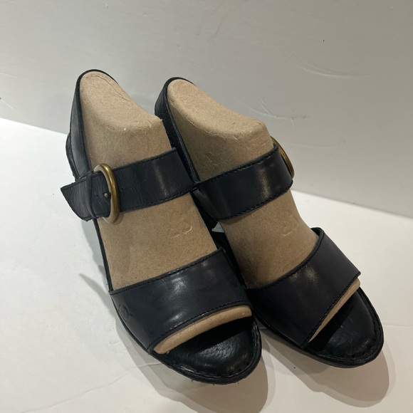 BORN women’s wedge sandals CLAUDIA, Sz 8 Med. color: Black. Soft leather shoe - Picture 6 of 9
